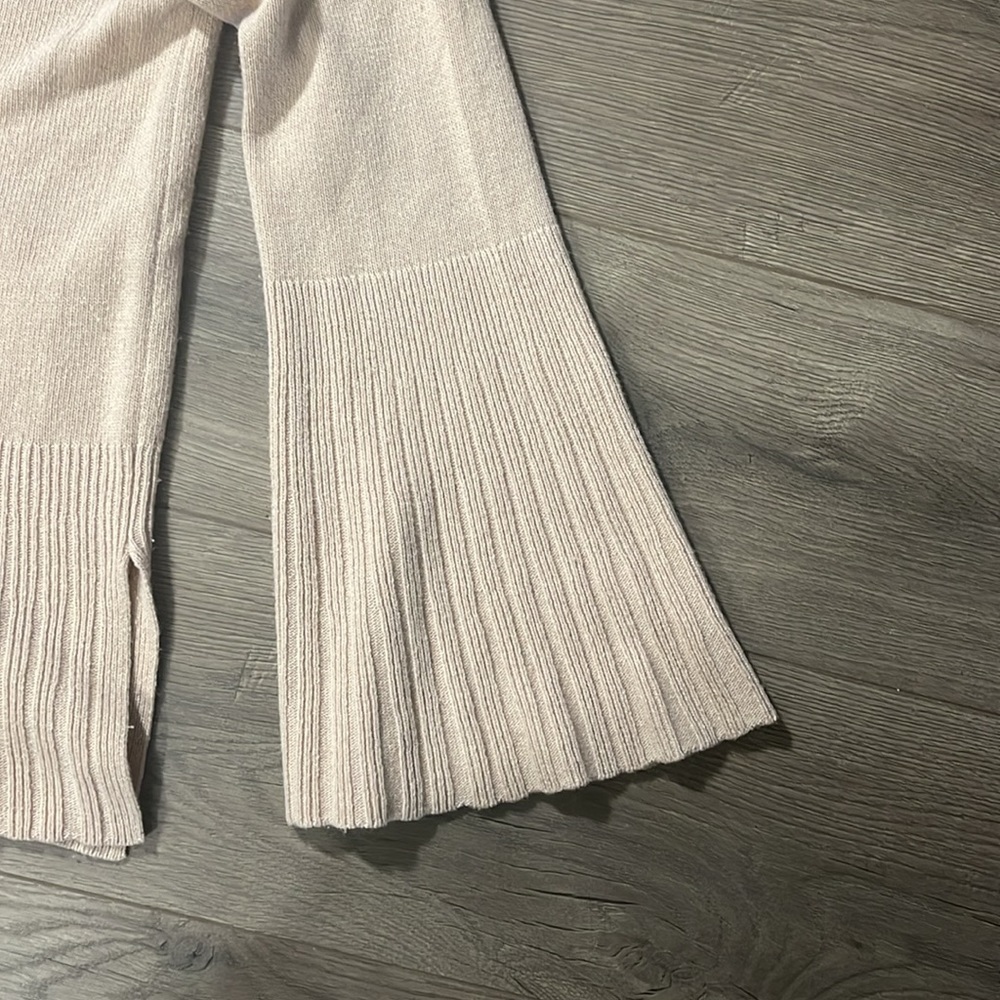 Elizabeth and James Women's Scoop neck sweater, Size XS - Picture 2 of 10